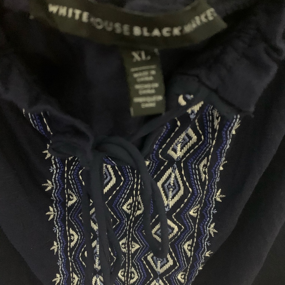 WHITE HOUSE BLACK MARKET peasant style navy blouse